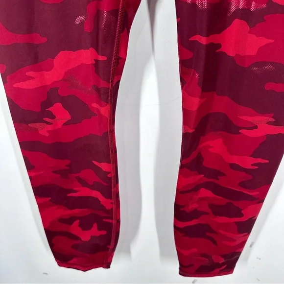 Athleta Elation Train Printed 7/8 Tight Size Medium Red Camo Shine - Picture 4 of 8